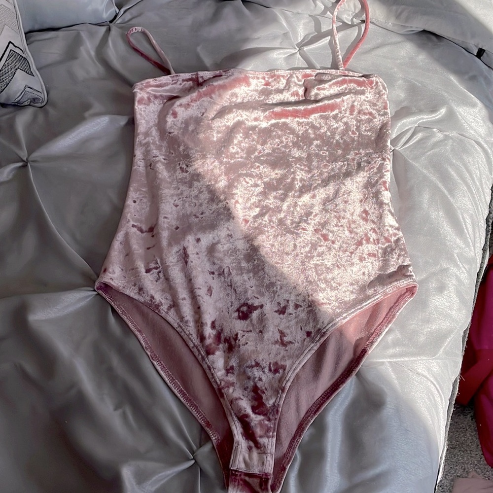 Pink velvet body suit Sz S forever 21 great condition